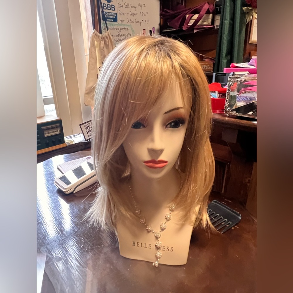 Raquel Welch Wig “Watch Me Wow” lace front Firm price